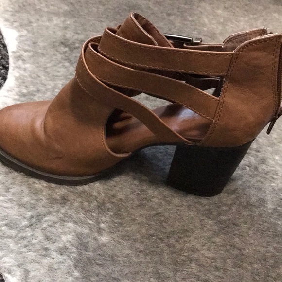 Brown boots - Picture 2 of 3